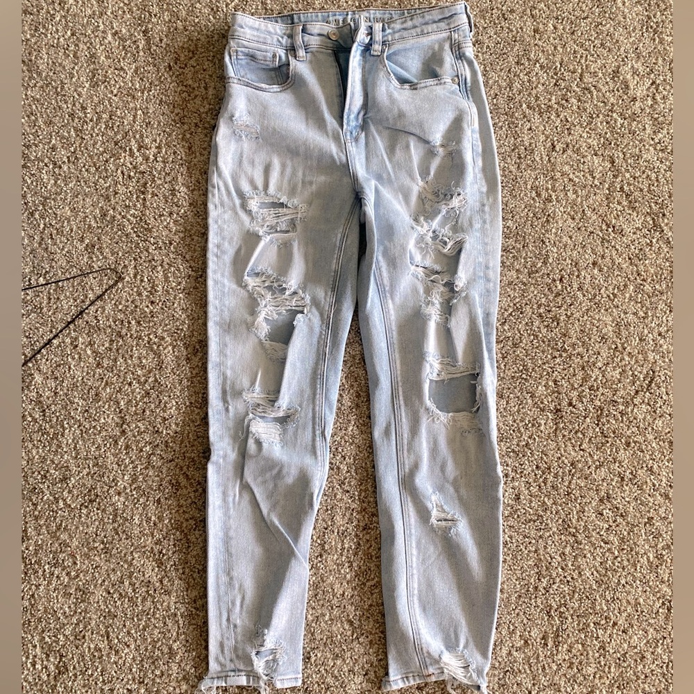 American Eagle light wash mom jeans